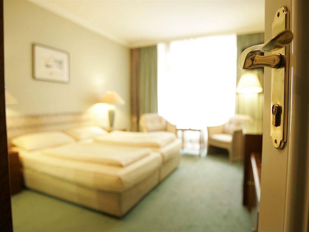 Hotel Deutsches Theater Munich Room photo